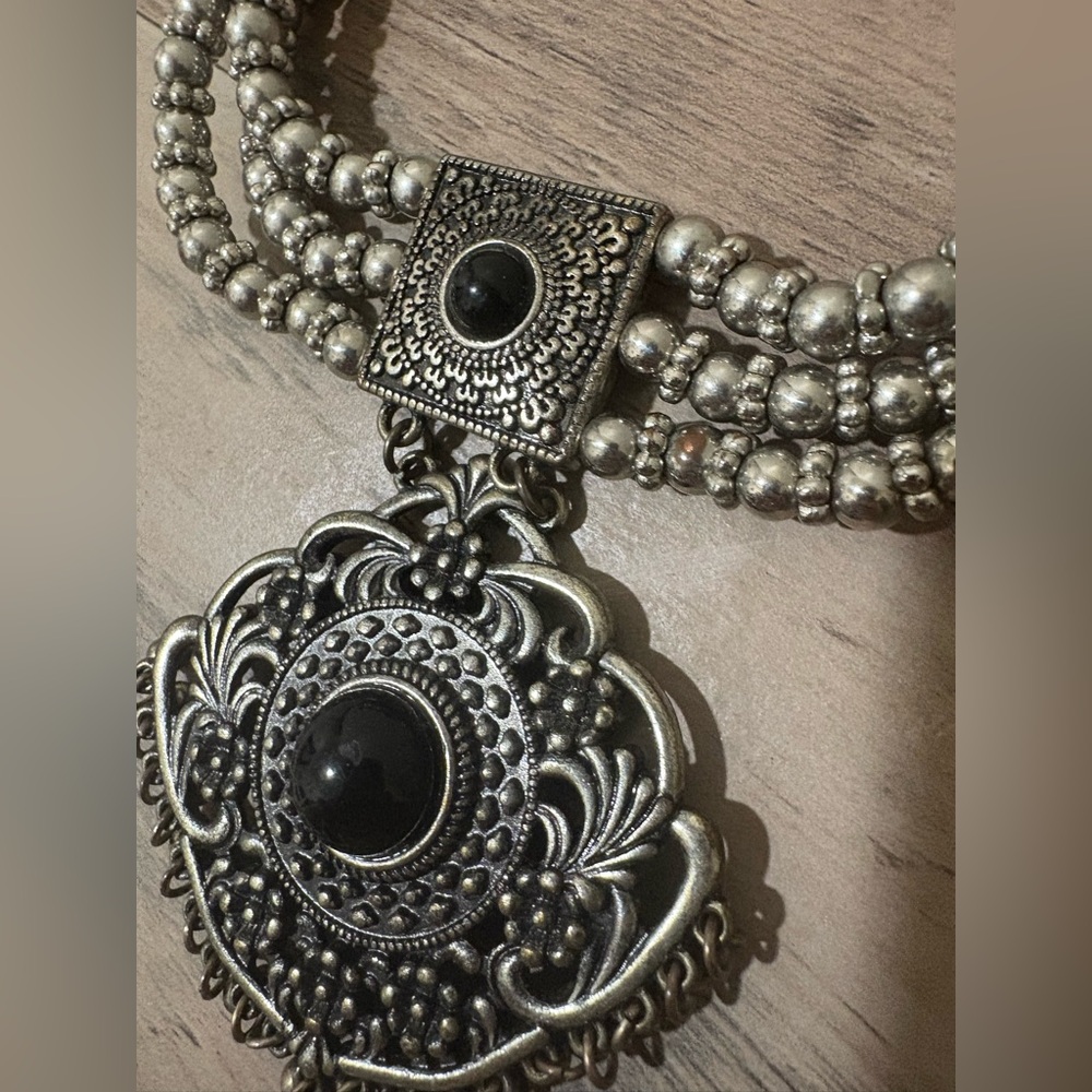 Vintage  Silver and Black sentiment  Necklace‎